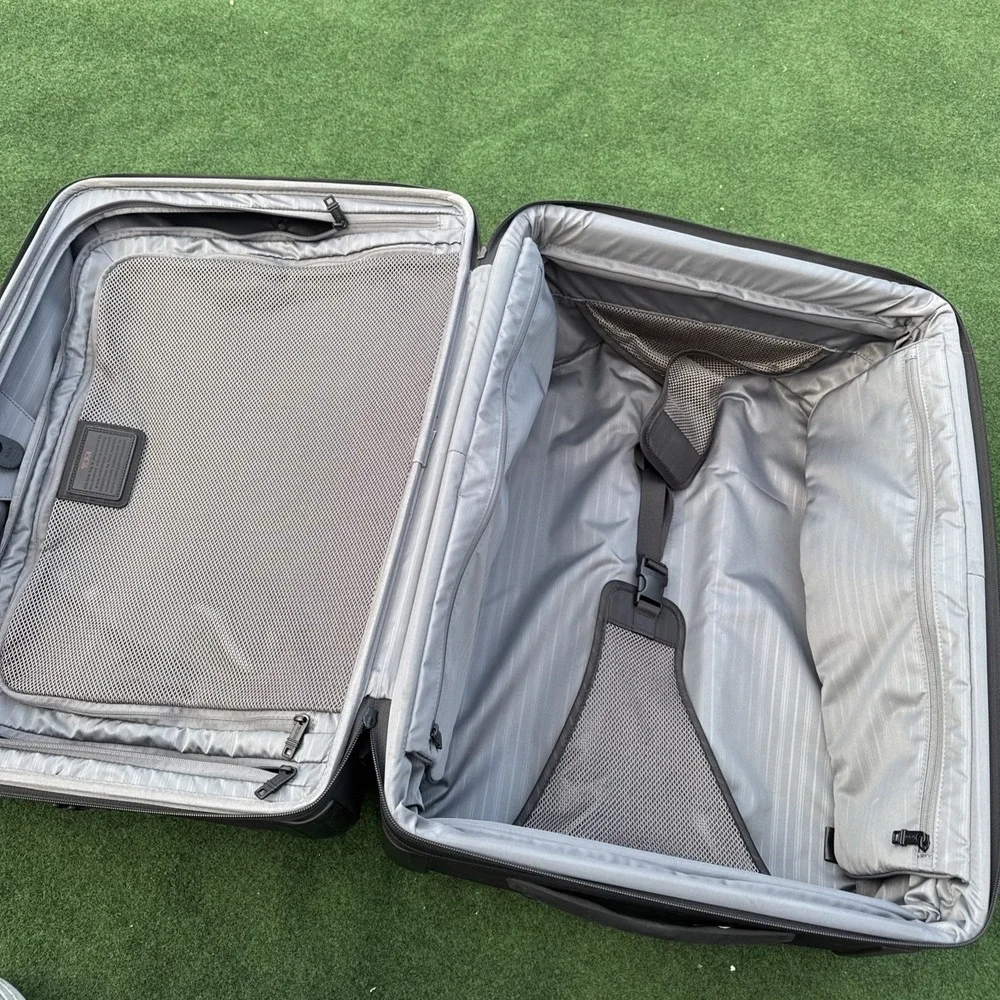 TUMI Alpha 2 Expandable 4 Wheel Carry On Black Ballistic Nylon Spinner Travel